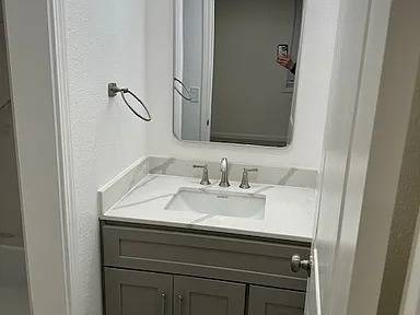 1BR/1BA Single Family House on E 14th St · San Leandro photo 5