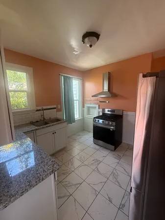 3BR/2BA Single Family House on Linden St · Oakland photo 2