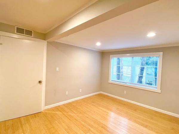1BR/1BA Apartment · Berkeley photo 4