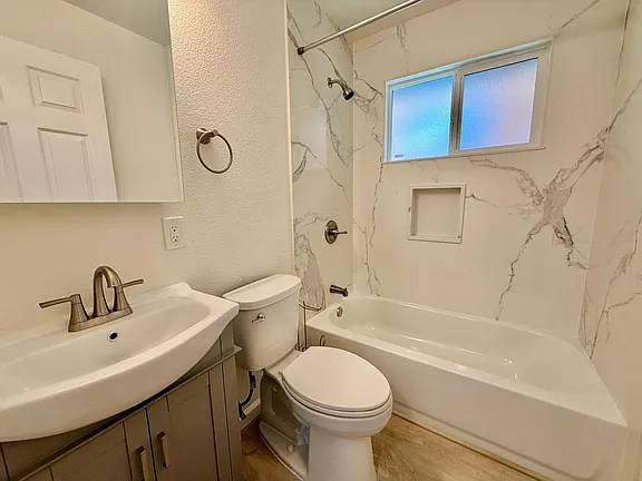 2BR/1BA Apartment · Berkeley photo 2