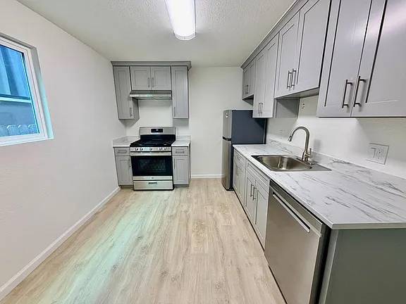 2BR/1BA Apartment · Berkeley photo 5