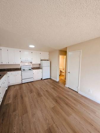 2BR/1BA Apartment on 39th Ave · Oakland photo 3