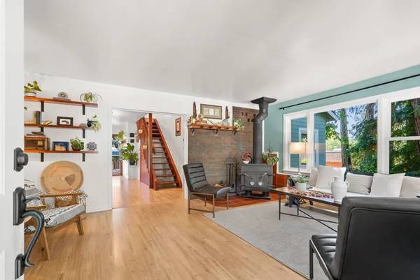 3BR/2BA Single Family House on Main St · Ben Lomond photo 2