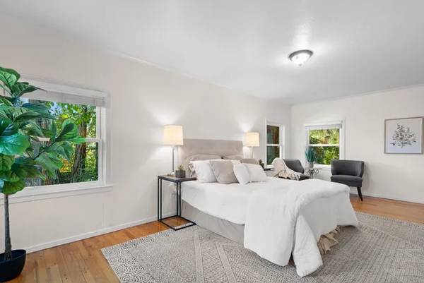 3BR/2BA Single Family House on Main St · Ben Lomond photo 3
