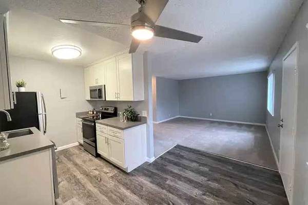 Sunnyvale Town Center Apartments photo 2