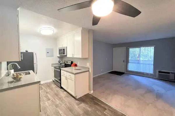 Sunnyvale Town Center Apartments photo 4