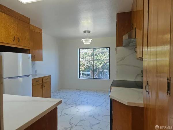 2BR/1BA Single Family House on Cambridge St · San Francisco photo 2