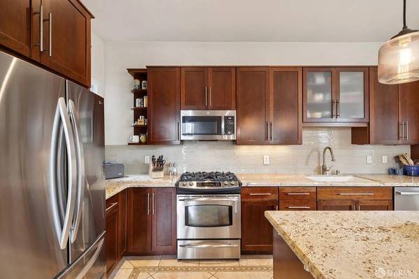 2BR/2BA Single Family House on Jackson St · San Francisco photo 4