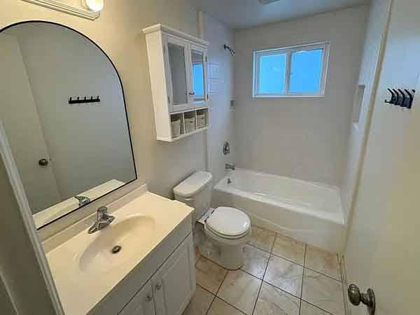 1BR/1BA Single Family House on Wellner Rd · Naperville photo 5