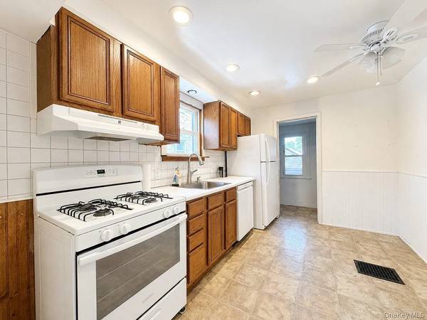 1BR/1BA Duplex on Rhodes Street · New Rochelle photo 2