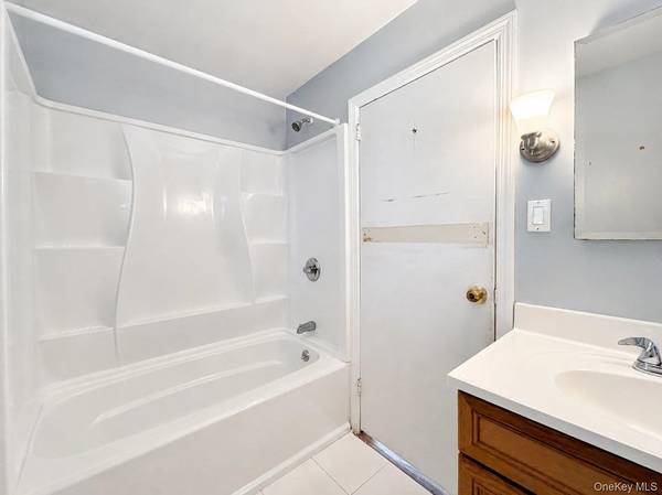 1BR/1BA Duplex on Rhodes Street · New Rochelle photo 4