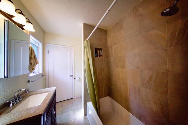 1BR/1BA Single Family House on Market St · Santa Cruz photo 4