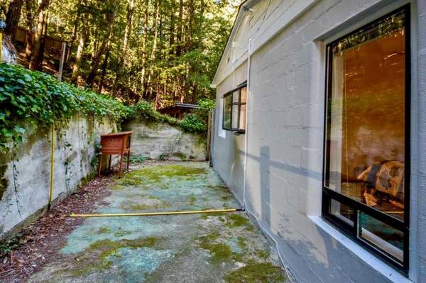 1BR/1BA Single Family House on Ice Cream Grade · Santa Cruz photo 2