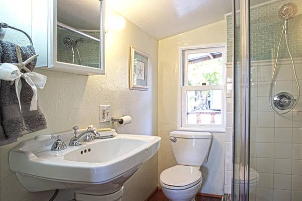 1BR/1BA Single Family House on Jackson St · Santa Cruz photo 4