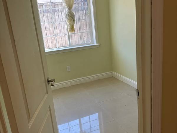 2BR/1BA Apartment on Sweeny St · San Francisco photo 4