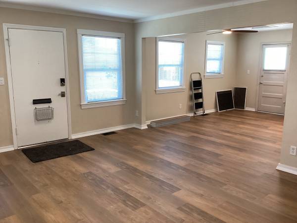 2BR/1BA Single Family House · Petaluma photo 2