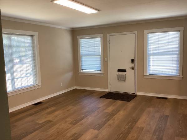 2BR/1BA Single Family House · Petaluma photo 3