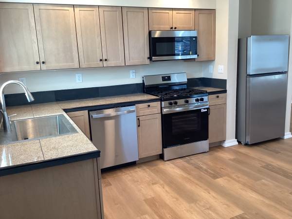 2BR/1BA Single Family House · Petaluma photo 4