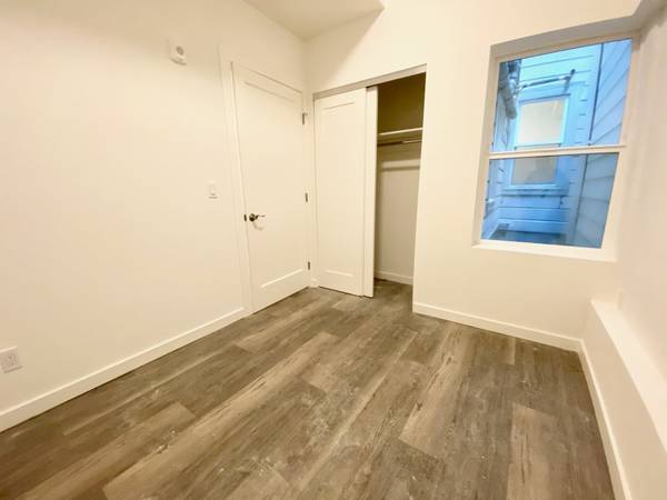 1BR/1BA Apartment · Elmhurst photo 2