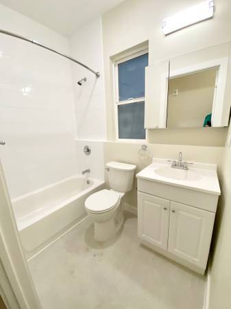 1BR/1BA Apartment · Elmhurst photo 3