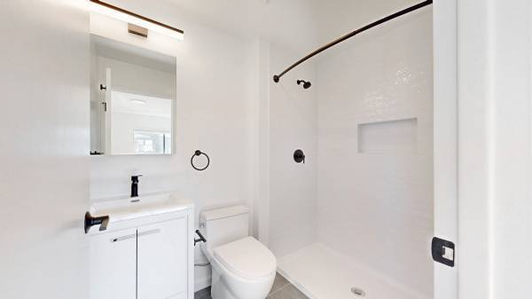 1BR/1BA Apartment · Bronx photo 3
