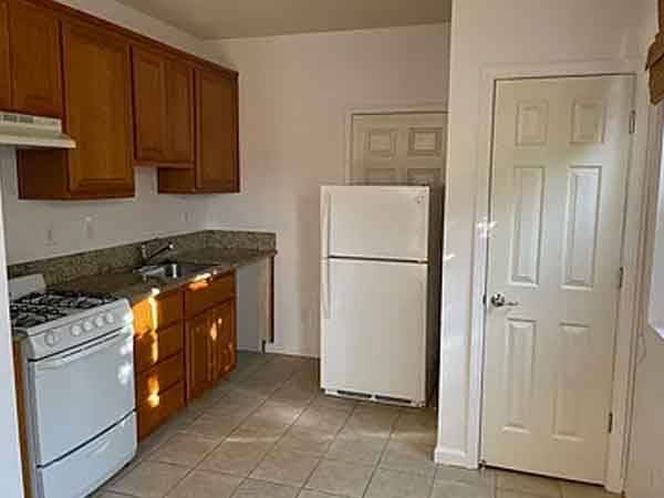 1BR/1BA Apartment · Elmhurst photo 2