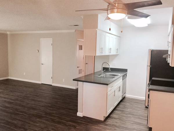 2BR/1BA Apartment · Walnut Creek photo 3