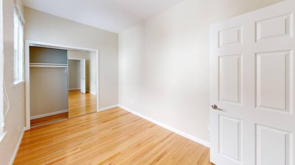 A Newly Renovated Lower Apartment In A 6 Plex. photo 2