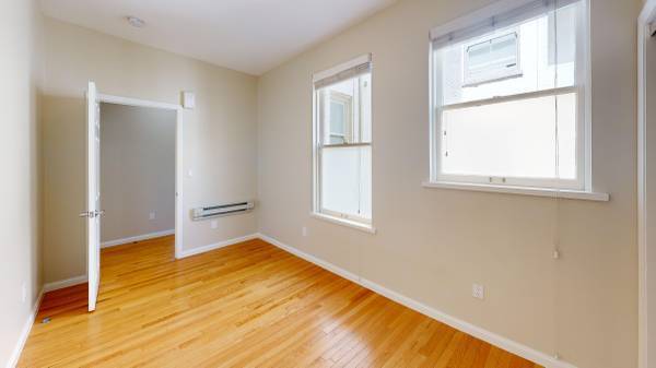 A Newly Renovated Lower Apartment In A 6 Plex. photo 3