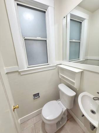 2BR/1BA Single Family House on Judah St · San Francisco photo 5