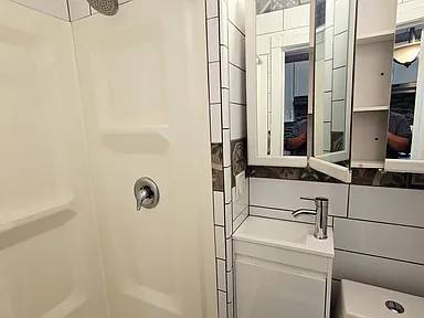 1BR/1BA Apartment · Flushing photo 4