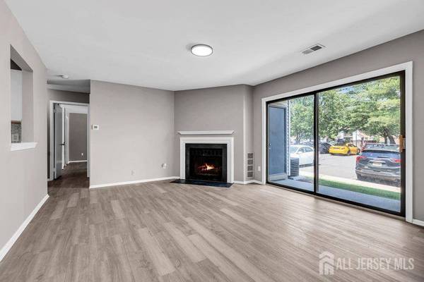 1BR/1BA Apartment · Mill Valley photo 2