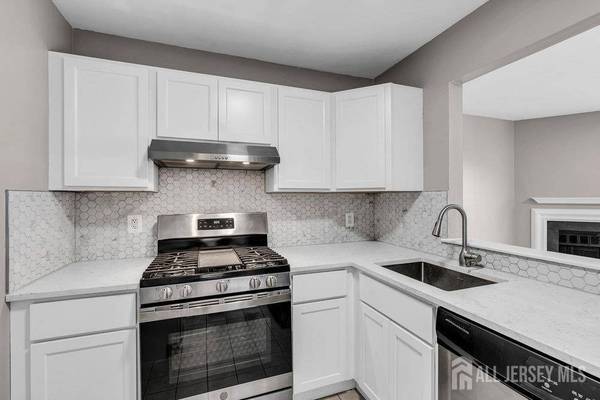 1BR/1BA Apartment · Mill Valley photo 4