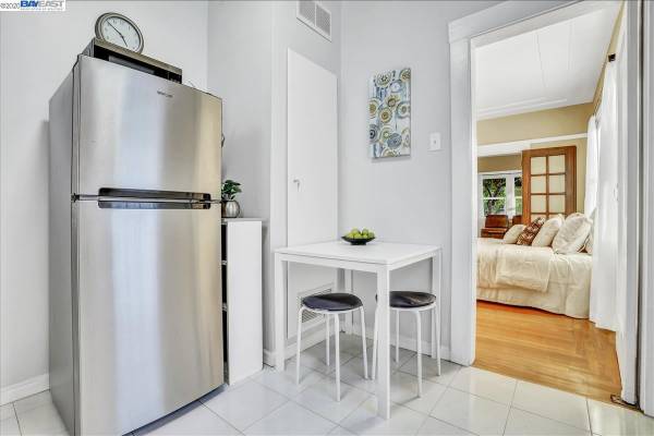 1BR/1BA Condo on Webster St · Berkeley photo 2