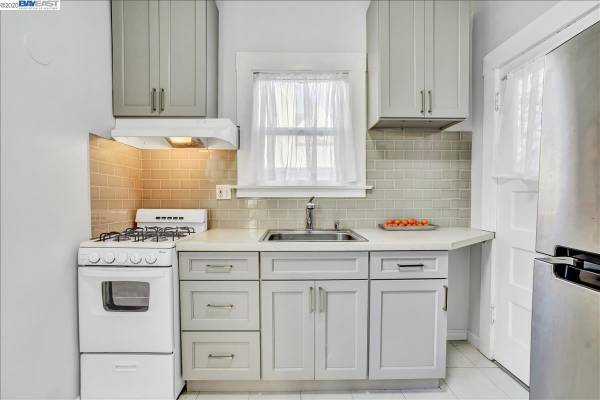 1BR/1BA Condo on Webster St · Berkeley photo 3