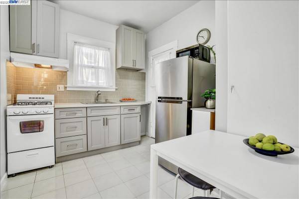 1BR/1BA Condo on Webster St · Berkeley photo 4