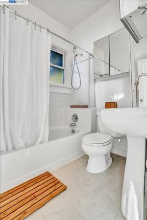 1BR/1BA Condo on Webster St · Berkeley photo 5