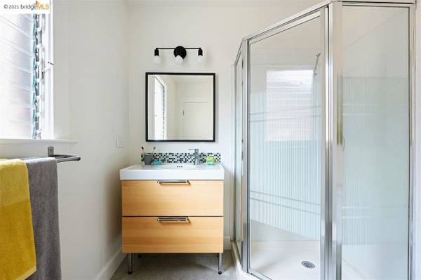 1BR/1BA Condo on Derby St · Berkeley photo 2