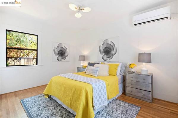 1BR/1BA Condo on Derby St · Berkeley photo 3