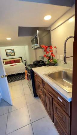 1BR/1BA Apartment · Capitola photo 4