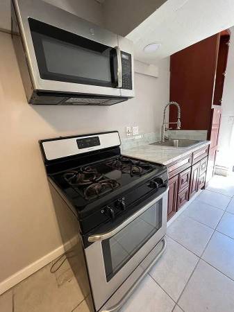 1BR/1BA Apartment · Capitola photo 5