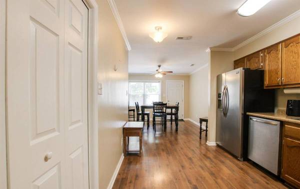 1BR/1BA Apartment · Mountain View photo 2