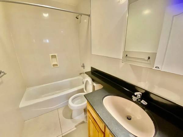 1BR/1BA Apartment · Mill Valley photo 3