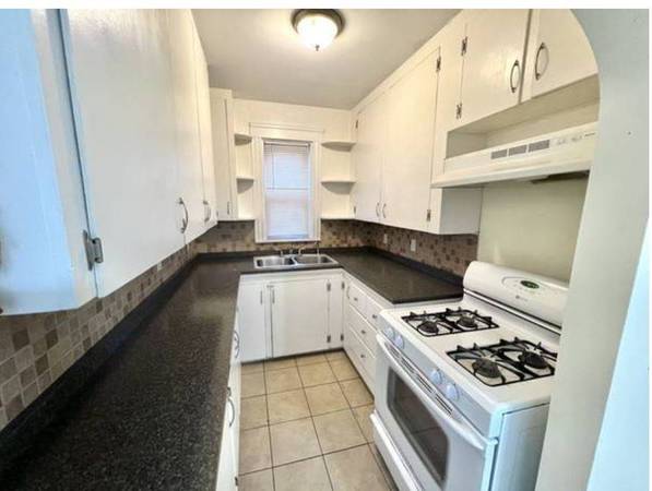 1BR/1BA Single Family House on Eastern Pkwy · Brooklyn photo 4