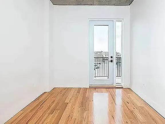 1BR/1BA Apartment on Scholes St · Brooklyn photo 5
