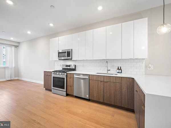 1BR/1BA Apartment on Scholes St · Brooklyn photo 2