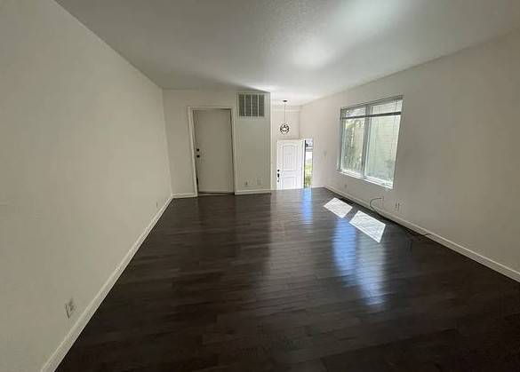 1BR/1BA Duplex on E 45th St · Brooklyn photo 2