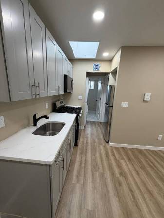 1BR/1BA Apartment · Los Angeles photo 2
