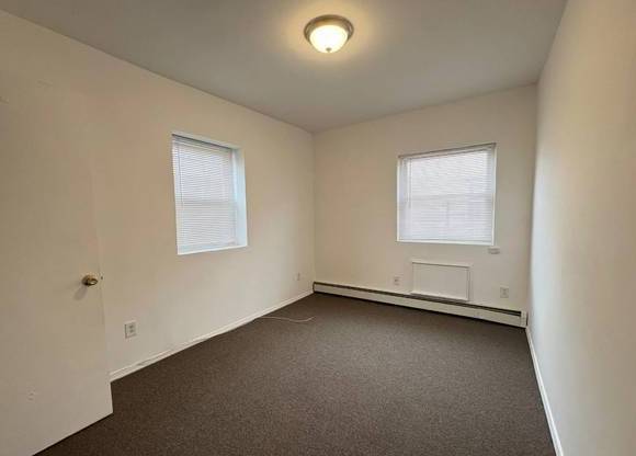 1BR/1BA Apartment · Great Neck photo 2