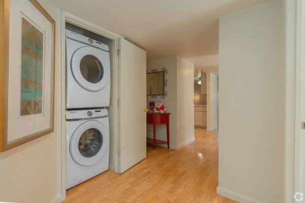 1BR/1BA Apartment · Alameda photo 4
